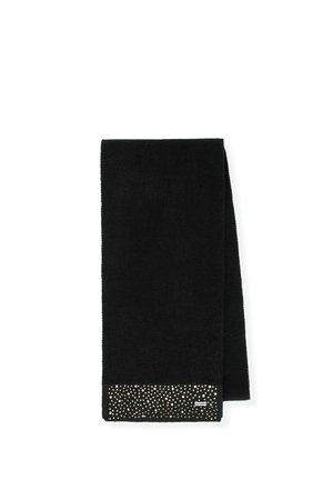 Écharpe noire en tricot à texture lisse, ornée d'un motif décoratif de clous métalliques le long du bord inférieur et d'une étiquette avec logo.