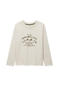 T-shirt à manches longues beige clair en coton, présentant un graphique de montagnes vertes et le texte "Les Montagnes Jumelles, Explorez Plus."