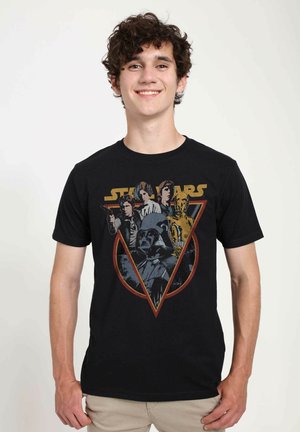 Černé bavlněné tričko s barevným grafickým motivem postav ze Star Wars v trojúhelníkovém uspořádání, s důrazem na Dartha Vapera a další.