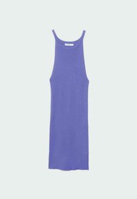 Robe en tricot sans manches de couleur violette avec un col haut et un ourlet droit, présentant une texture douce et un design minimaliste.