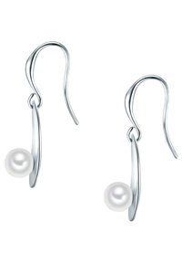 Pendientes de gota de plata con un diseño curvado y elegante, adornados con una sola perla blanca en la parte inferior, que destaca texturas suaves y superficies reflectantes.