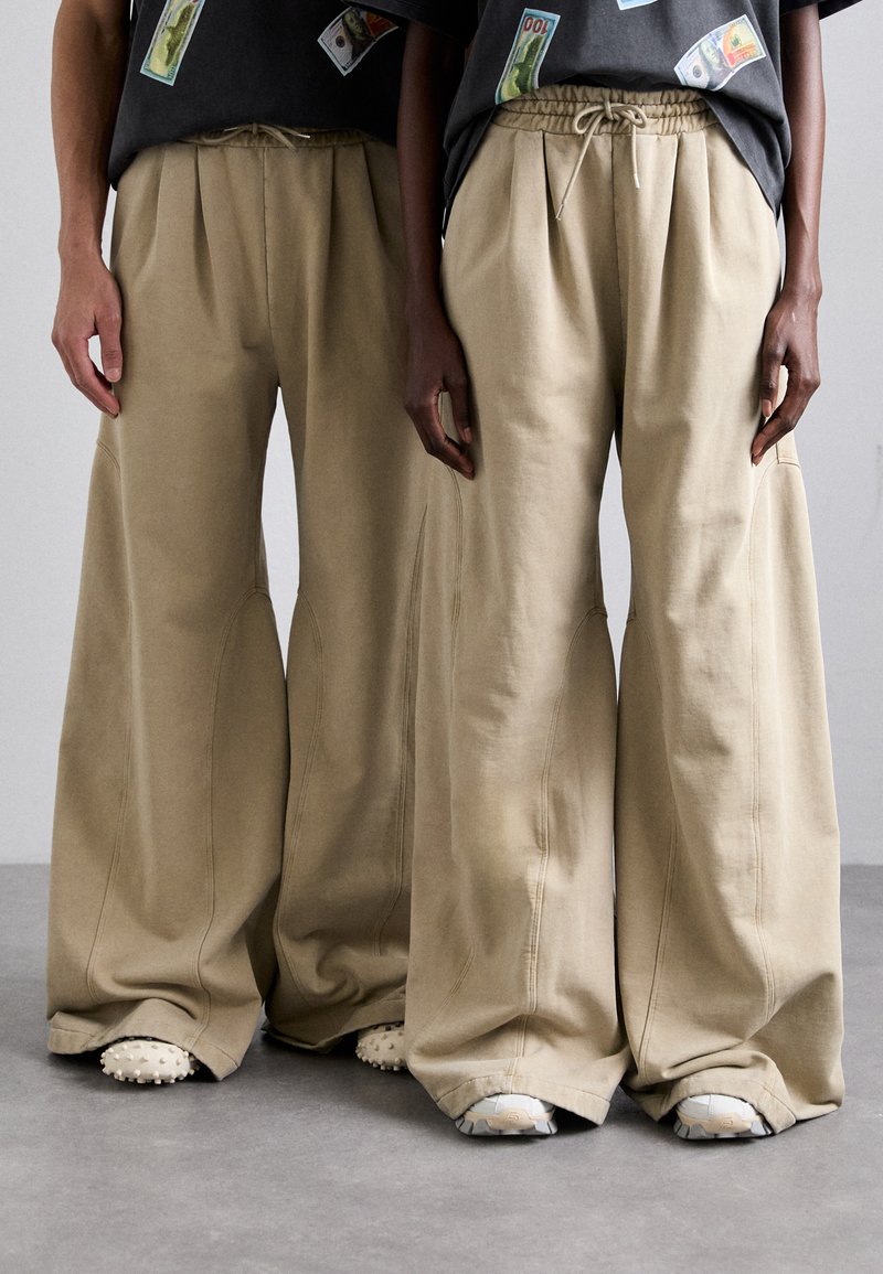 AVAVAV TRACK PANT UNISEX - Pantalones deportivos - beige