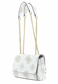 Sac à main en cuir blanc avec des poignées en chaîne dorée, présentant un motif imprimé de logos et de designs. Forme structurée avec fermoir à rabat.