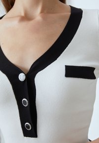 Thumbnail Image 5