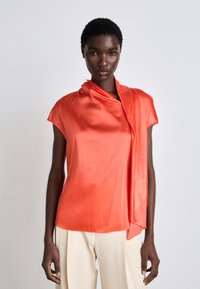 Marc Cain Bluse - bright tomato