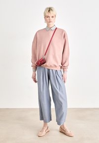 COACH TABBY BAG 12 - Kézitáska - ruby