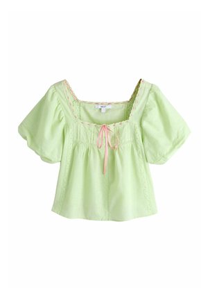 Hellgrüne kurzärmlige Bluse mit quadratischem Ausschnitt, rosa Schleife und zarter Spitzenverzierung an den Ärmeln und der Vorderseite des Oberteils.