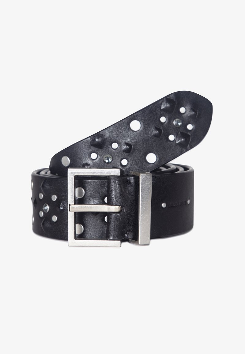 Ceinture en cuir noir avec boucle rectangulaire argentée, présentant des clous décoratifs et des découpes circulaires tout au long, affichée enroulée.