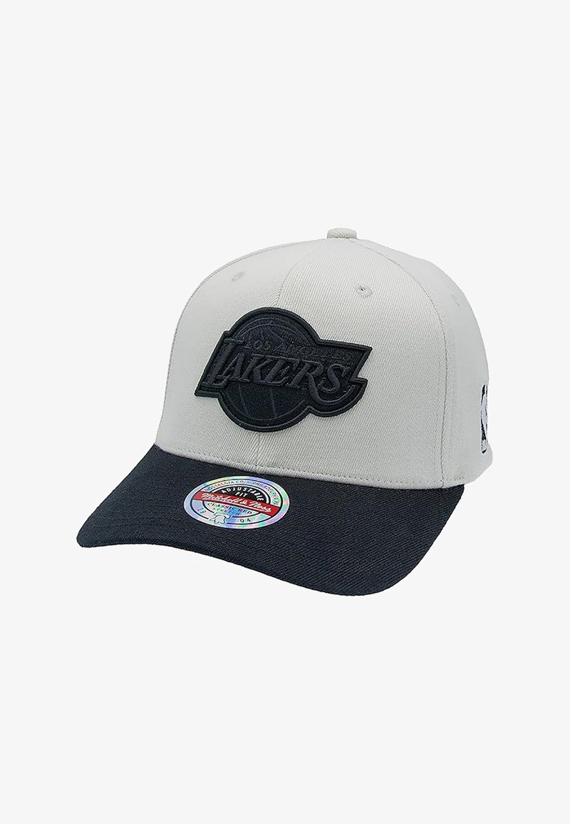 Graue Baseballmütze mit einem schwarzen Logo der Los Angeles Lakers, kontrastierendem schwarzen Schirm und einem holografischen Aufkleber auf dem Rand.