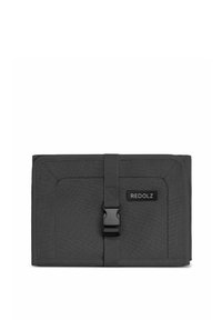 Grijze stoffen portemonnee met een textuur, voorzien van een sluiting met een gesp en een zwart etiket met de tekst "REDOLZ." Rechthoekige vorm, minimalistisch ontwerp.