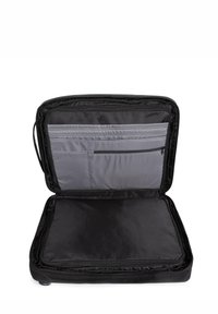 Musta kannettava tietokoneen laukku, jossa on vetoketjukiinnitys, harmaa sisustus, useita järjestelytaskuja ja tasainen osasto laitteille.