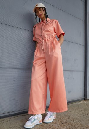 HERITAGE FLIGHTSUIT - Macacão - crimson bliss