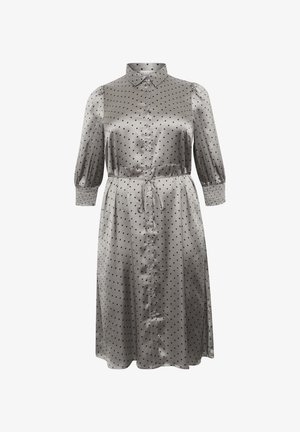 Vestito in raso grigio con pois neri, con chiusura a bottoni sul davanti, colletto a punta e maniche a tre quarti. Presenta una vita con cintura e polsini arricciati.