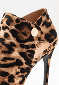 Wallis High heeled ankle boots - brown