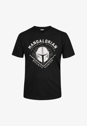 Schwarzes Baumwoll-T-Shirt mit einem Grafikdruck eines Helms, mit dem Text "MANDALORIANISCHER LEGENDÄRER KRIEGER BEUTEJÄGER" in Weiß.