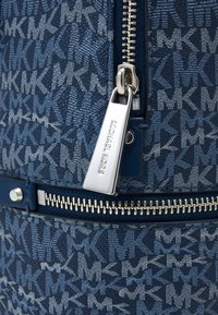 MICHAEL Michael Kors Ryggsäck - blue