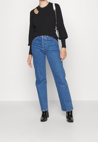 Second Female Stickad tröja - black