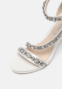 Buffalo Sandales à talons hauts - white