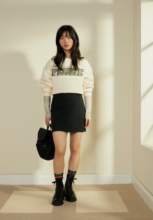 Even&Odd Petite Saia envelope - black