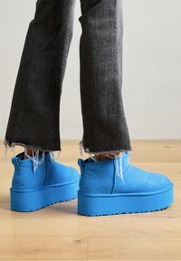 CLASSIC ULTRA MINI PLATFORM - Kotníková obuv - big sky