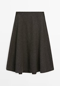 Ein schwarzer und brauner, gemusterter A-Linien-Rock aus strukturiertem Stoff, mit ausgestelltem Design und einem Saum, der unter das Knie fällt.