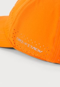 Nike Performance ADVANTAGE CLUB UNISEX - Naģene - safety orange/white
