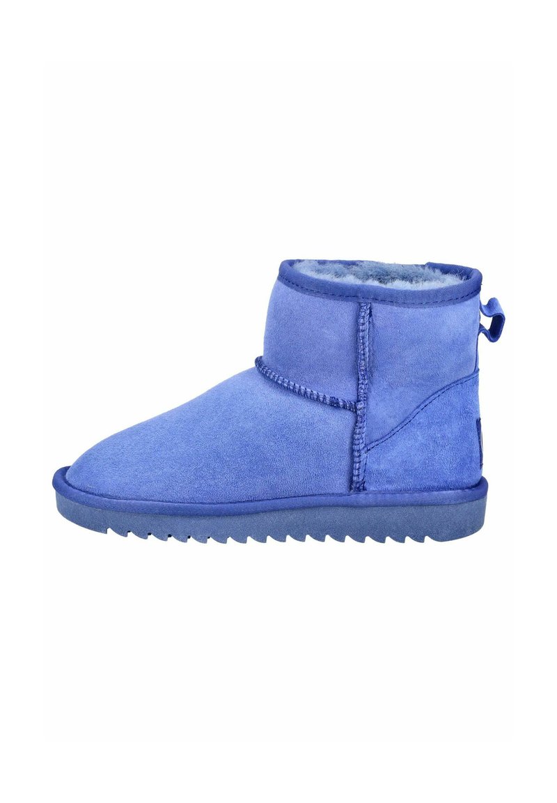 Blaue Wildleder-Ankle-Boots mit strukturierter Oberfläche, Fleece-Futter, flacher Gummisohle und einer Zuglasche hinten für einfaches Anziehen.