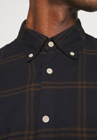 Selected Homme SLHSLIM NOOS - Camisa - monks robe