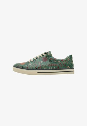 Grüner, blumengemusterter Canvas-Sneaker mit beigen Schnürsenkeln und Gummisohle. Verfügt über ein strukturiertes Obermaterial mit Blumen und Blättern in Rot und Weiß.