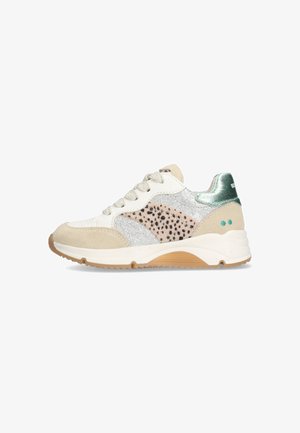 Sneaker with a beige and white upper, silver glitter accents, a speckled peach pattern, and a green metallic heel. Rubber sole.