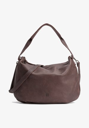 Braune Leder-Schultertasche mit lässiger Form, Reißverschluss und verstellbaren Riemen, mit einem dezenten Logo, das auf der Vorderseite geprägt ist.