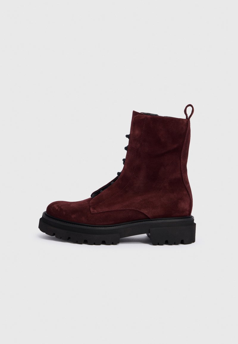 Botines con cordones