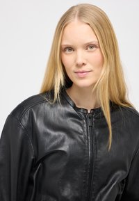 Mustang Skinnjacka - schwarz