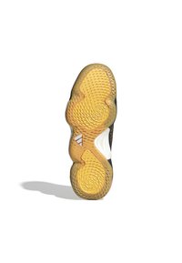 Sole di scarpa in gomma con un motivo ondulato e texturizzato in giallo e nero, con accenti bianchi e un design del logo nella parte centrale.