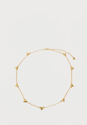 Naszyjnik ze złotym łańcuszkiem z trójkątnymi zawieszkami, charakteryzujący się delikatnym splotem oraz zapięciem typu karabińczyk z dodatkowym łańcuszkiem do regulacji długości.