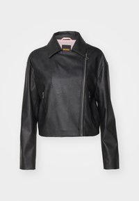 Giacca cropped nera in pelle con maniche lunghe, dotata di colletto a revers, zip asimmetrica sul davanti e due tasche laterali con zip.