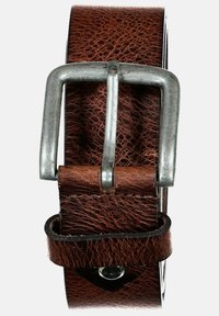 Ceinture en cuir marron avec une surface texturée, dotée d'une boucle en métal argenté et d'une boucle à l'extrémité pour le réglage.