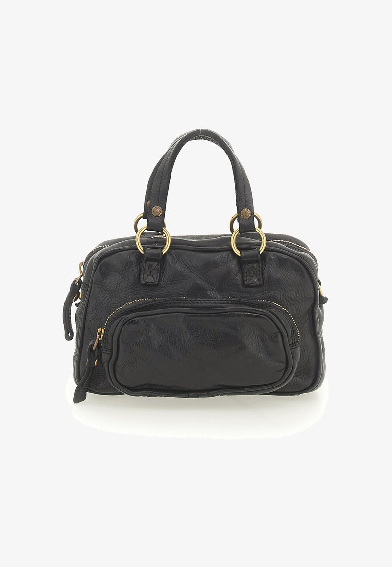 Borsa a mano nera in pelle con doppi manici, anelli dorati, tasca con zip anteriore e chiusura principale con zip, esposta su uno sfondo bianco.