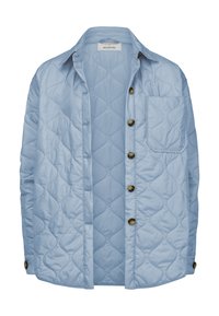 Helles blaues gestepptes Hemd-Jackett mit Knopfverschluss, abgerundetem Kragen, einer Brusttasche und strukturiertem Muster.
