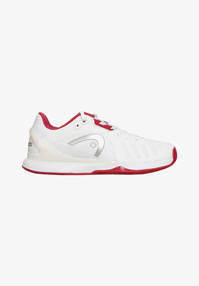 Zapatilla deportiva blanca con acentos rojos, parte superior de malla, logo plateado, suela texturizada y cierre con cordones. Cuenta con un collar acolchado para mayor soporte.