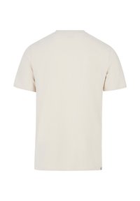 T-shirt beige à manches courtes vu de dos avec un col rond et une petite étiquette en bas de l’ourlet sur fond blanc.