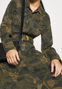 Desigual Denní šaty - olive