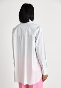 DKNY OVERSIZED PRINTED HEART - Camicia - white