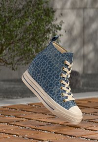 Δεν επιλέχθηκε, blue