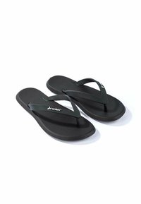 Chanclas negras de goma con suela texturada, tiras estrechas y un detalle de logotipo en la tira.