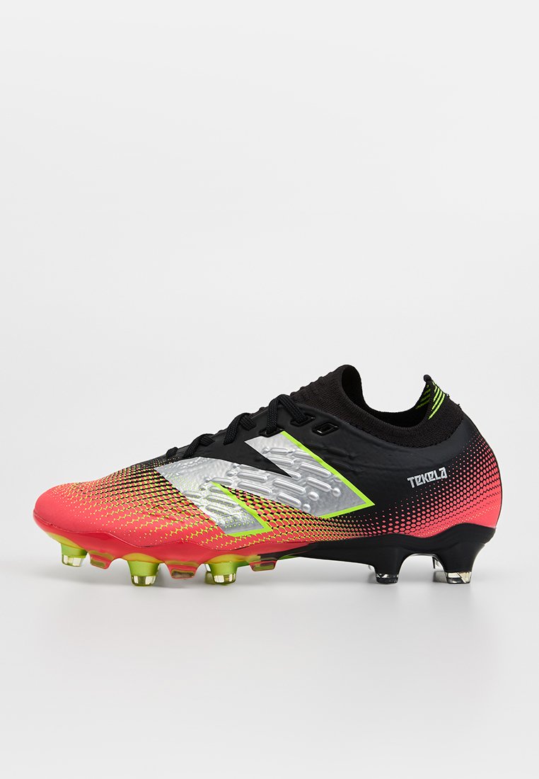 Fußballschuhe für festen Untergrund