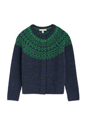 Pletena jakna v temno modri barvi z zelenim geometrijskim vzorcem na yoku. Ima pet rjavih gumbov ter rebraste manšete in rob. Teksturovana volna.
