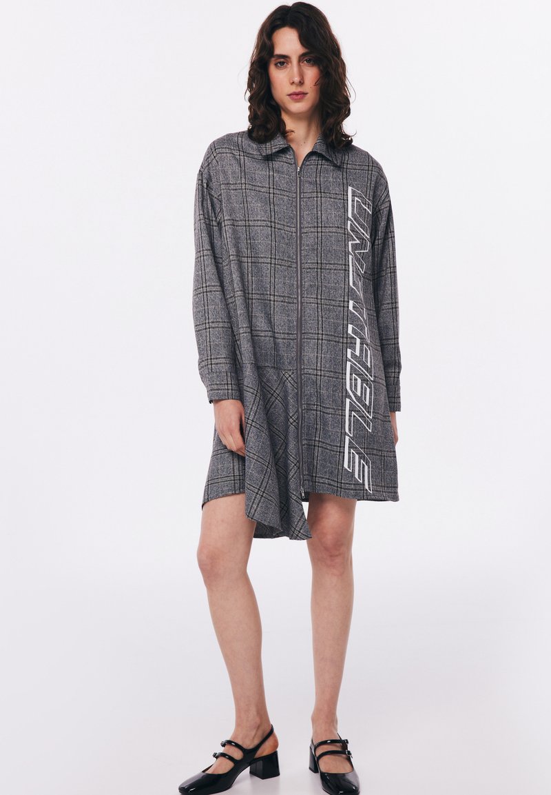 Azura Exchange Plaid Pattern Asymmetric Zip Hoodie - S