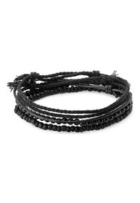 Schwarzes Armband mit geflochtenen Strängen, kleinen matten Perlen und strukturierten Akzenten; gestuftes Design mit unterschiedlichen Dicken.