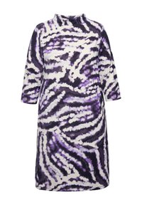 Kleid mit hohem Kragen, das ein lila-weißes abstrahiertes Muster aufweist. Hergestellt aus weichem Stoff, hat es Dreiviertelärmel und eine gerade Silhouette.